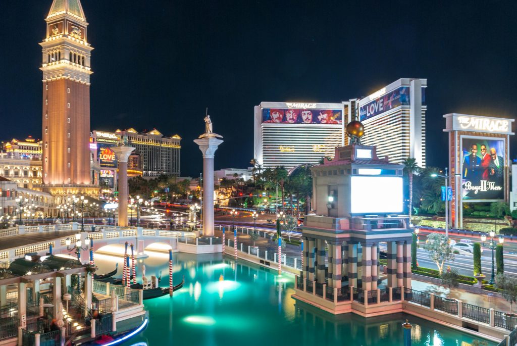 Where should I take a girl on a date in Las Vegas